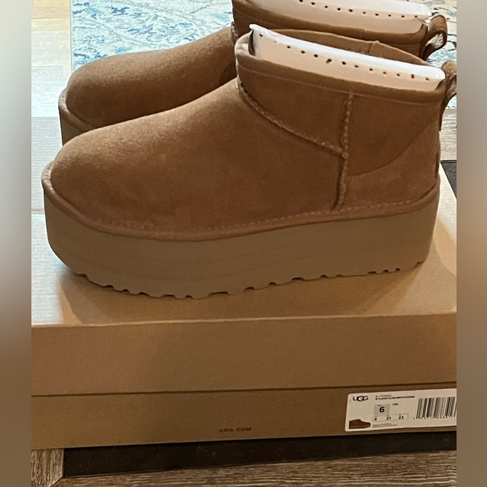 Ugg Mini Platform Boots in Chestnut Size 6 New in Box!